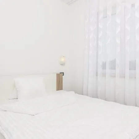 Apartman With Pool Funtana