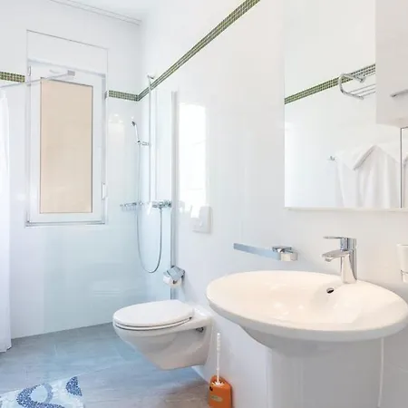 Apartment With Pool Funtana