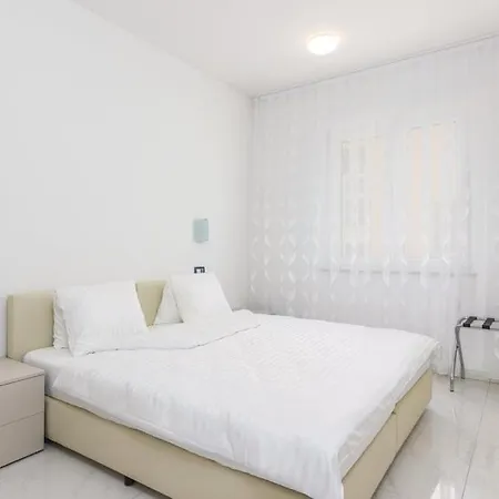 With Pool Apartment *